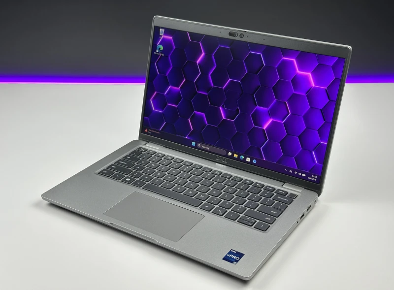 Dell Latitude 5440 z procesorem  i7-1365U, dotykowym ekranem 14" FHD. Laptop biznesowy z czytnikiem linii papilarnych, klawiaturą US i Thunderbolt 4.