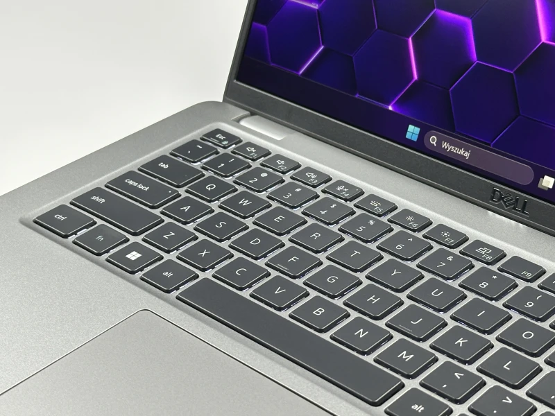Dell Latitude 5440 z procesorem  i7-1365U, dotykowym ekranem 14" FHD. Laptop biznesowy z czytnikiem linii papilarnych, klawiaturą US i Thunderbolt 4.