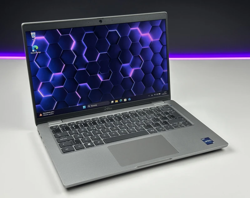 Dell Latitude 5440 z procesorem i5-1345U, ekranem 14" i modemem LTE. Laptop biznesowy do wygodnej pracy mobilnej z szybkim dostępem do sieci.
