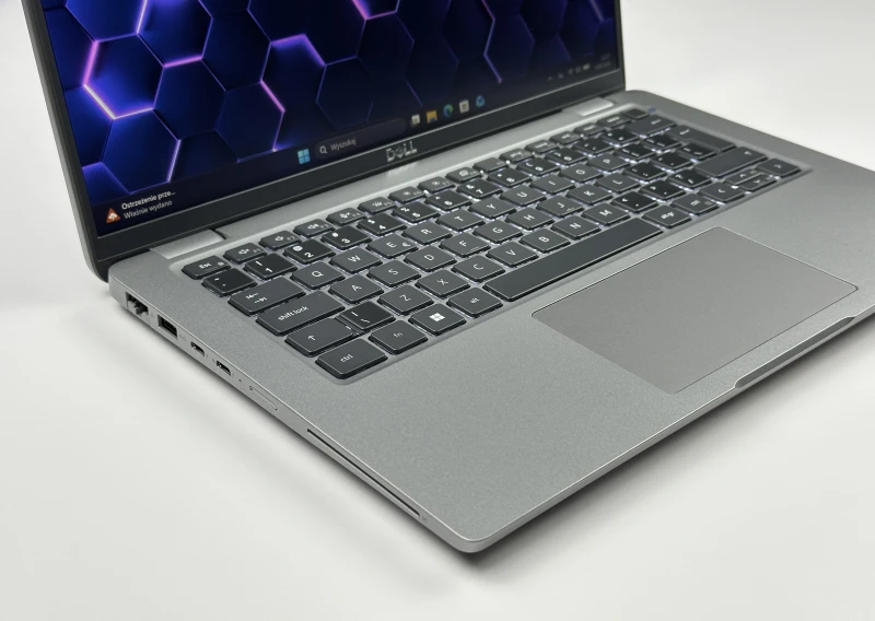 Dell Latitude 5440 z procesorem i5-1345U, ekranem 14" i modemem LTE. Laptop biznesowy do wygodnej pracy mobilnej z szybkim dostępem do sieci.