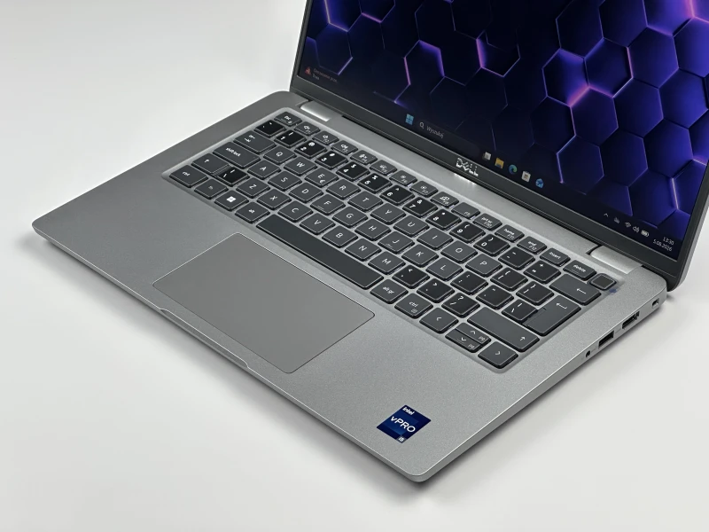Dell Latitude 5440 z procesorem i5-1345U, ekranem 14" i modemem LTE. Laptop biznesowy do wygodnej pracy mobilnej z szybkim dostępem do sieci.