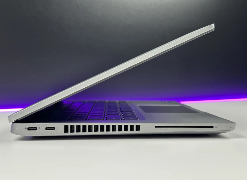 Dell Latitude 5430 z i7-1265U i matrycą FHD – laptop biznesowy z klawiaturą w układzie US, łączący wydajność i niezawodność w codziennej pracy.