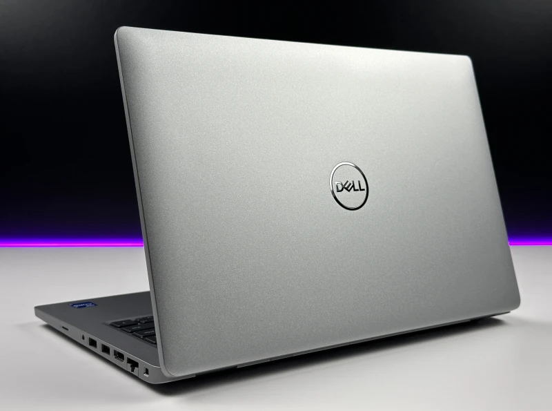 Dell Latitude 5430 z i7-1265U i matrycą FHD – laptop biznesowy z klawiaturą w układzie US, łączący wydajność i niezawodność w codziennej pracy.