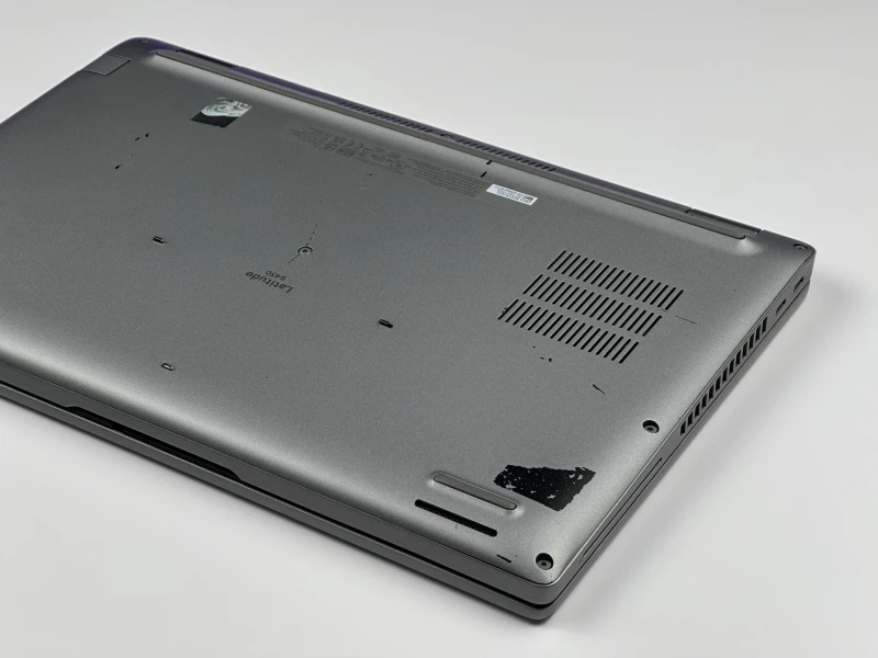 Dell Latitude 5430 z i7-1265U i matrycą FHD – laptop biznesowy z klawiaturą w układzie US, łączący wydajność i niezawodność w codziennej pracy.