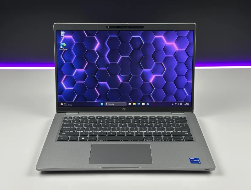Dell Latitude 5430 z i7-1265U i matrycą FHD – laptop biznesowy z klawiaturą w układzie US, łączący wydajność i niezawodność w codziennej pracy.