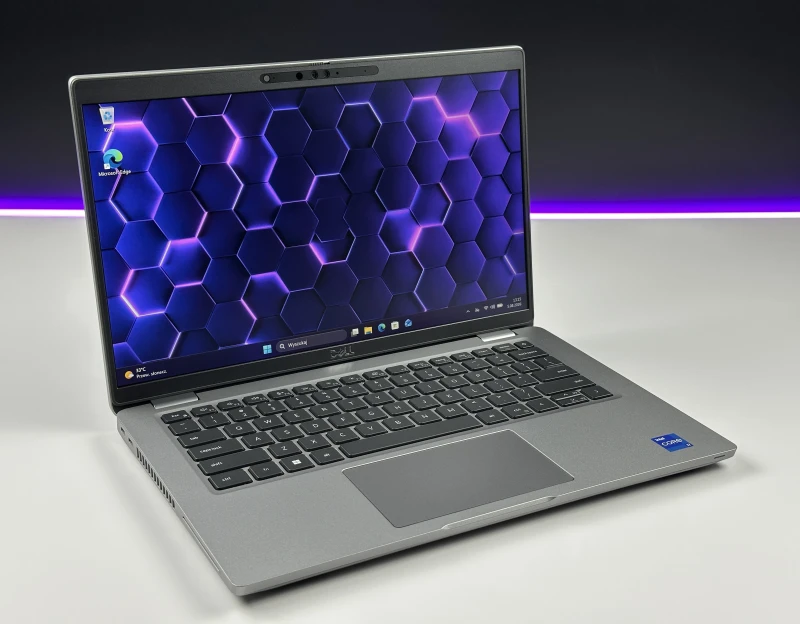 Dell Latitude 5430 z i7-1265U i matrycą FHD – laptop biznesowy z klawiaturą w układzie US, łączący wydajność i niezawodność w codziennej pracy.