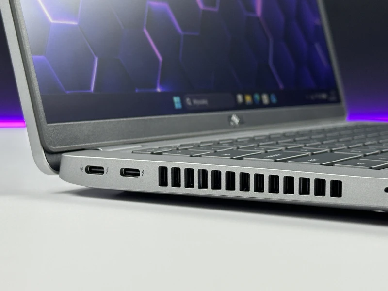 Dell Latitude 5430 z i7-1265U i matrycą FHD – laptop biznesowy z klawiaturą w układzie US, łączący wydajność i niezawodność w codziennej pracy.