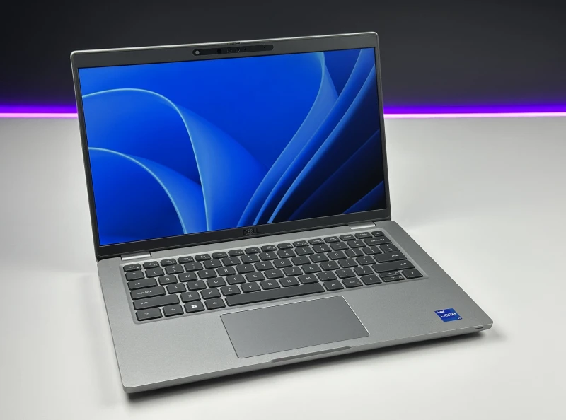 Dell Latitude 5430 z i7-1265U i matrycą FHD – laptop biznesowy z klawiaturą w układzie US, łączący wydajność i niezawodność w codziennej pracy.