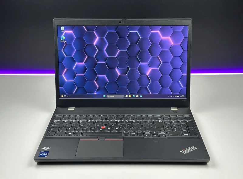 Lenovo ThinkPad P15v Gen 3 z i7-12800H, ekranem 15.6" FHD i NVIDIA T1200. Mobilna stacja robocza z pamięcią DDR5 do CAD i pracy technicznej.