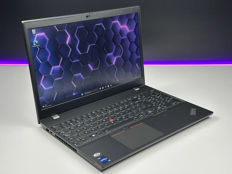 Lenovo ThinkPad P15v Gen 3 z i7-12800H, ekranem 15.6" FHD i NVIDIA T1200. Mobilna stacja robocza z pamięcią DDR5 do CAD i pracy technicznej.