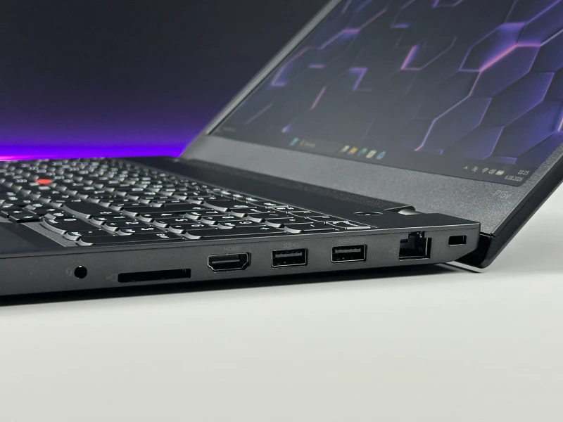 Lenovo ThinkPad P15v Gen 3 z i7-12800H, ekranem 15.6" FHD i NVIDIA T1200. Mobilna stacja robocza z pamięcią DDR5 do CAD i pracy technicznej.