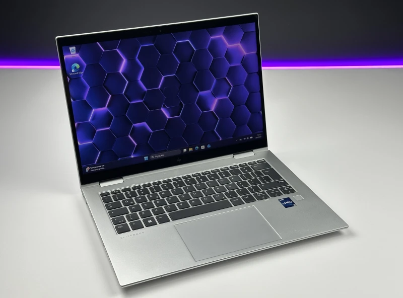 HP EliteBook x360 1040 G9 z procesorem i5-1245U, dotykowym ekranem 14" FHD+ i modemem LTE. Konwertowalny laptop biznesowy z zawiasem 360°.