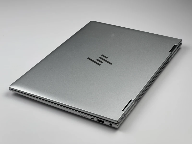 HP EliteBook x360 1040 G9 z procesorem i5-1245U, dotykowym ekranem 14" FHD+ i modemem LTE. Konwertowalny laptop biznesowy z zawiasem 360°.