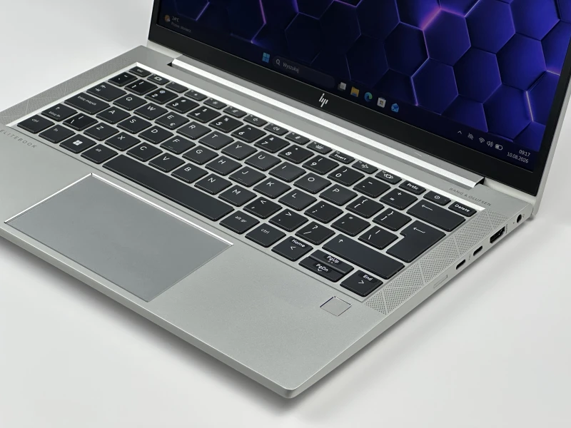 HP EliteBook 830 G8 z i7-1165G7, ekran 13.3" FHD. Kompaktowy laptop biznesowy z funkcją ochrony prywatności ekranu i lekką konstrukcją.