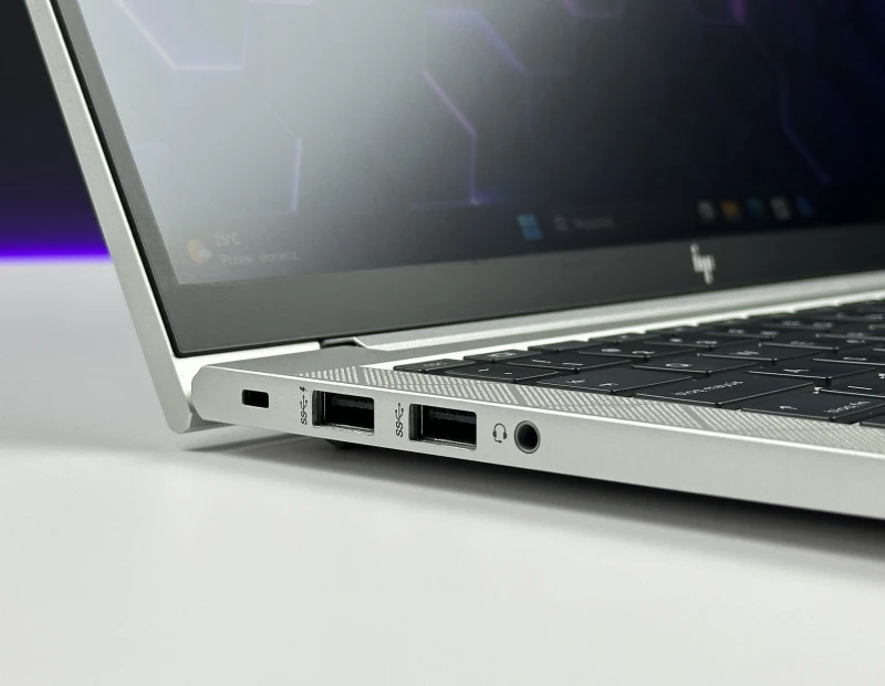 HP EliteBook 830 G8 z i7-1165G7, ekran 13.3" FHD. Kompaktowy laptop biznesowy z funkcją ochrony prywatności ekranu i lekką konstrukcją.