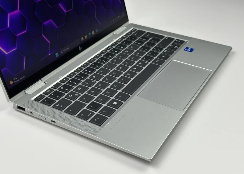 HP EliteBook x360 1030 G8 z i5-1145G7, 16GB RAM, dotykowym ekranem FHD i modemem LTE – mobilność, styl i pełna funkcjonalność.