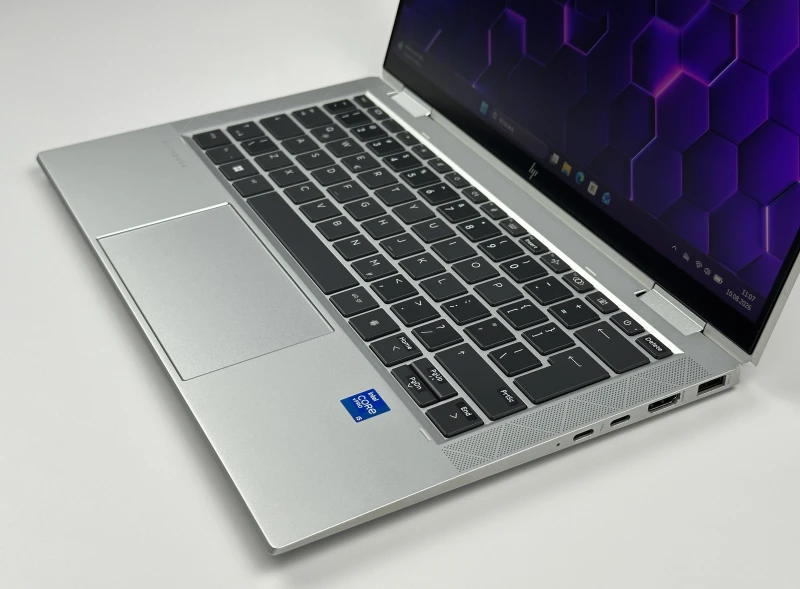 HP EliteBook x360 1030 G8 z i5-1145G7, 16GB RAM, dotykowym ekranem FHD i modemem LTE – mobilność, styl i pełna funkcjonalność.