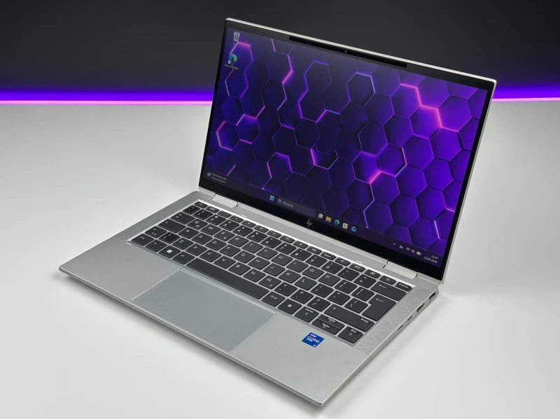 HP EliteBook x360 1030 G8 z i5-1145G7, 16GB RAM, dotykowym ekranem FHD i modemem LTE – mobilność, styl i pełna funkcjonalność.