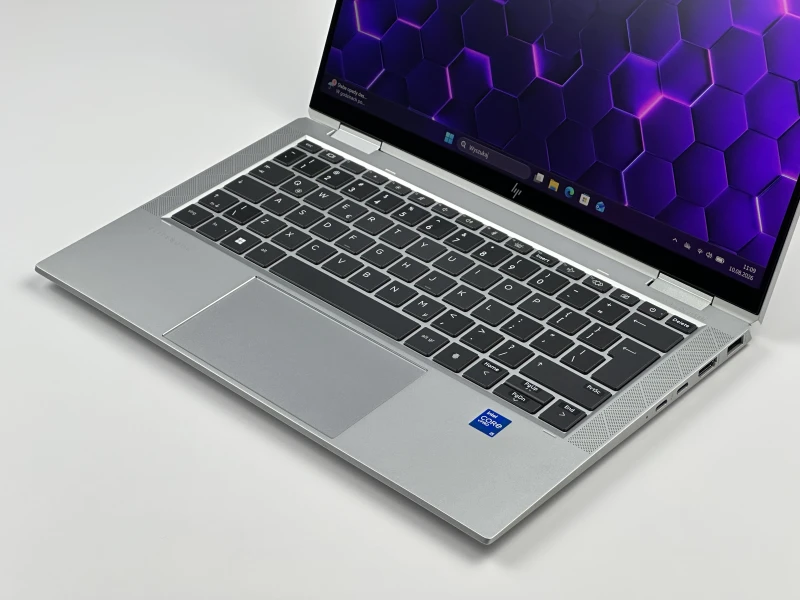 HP EliteBook x360 1030 G8 z i5-1145G7, 16GB RAM, dotykowym ekranem FHD i modemem LTE – mobilność, styl i pełna funkcjonalność.
