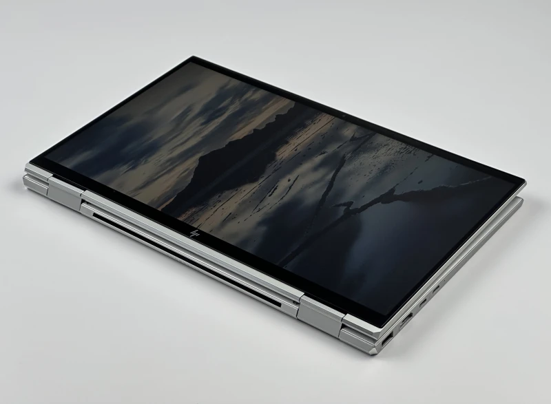 HP EliteBook x360 1030 G8 z i5-1145G7, 16GB RAM, dotykowym ekranem FHD i modemem LTE – mobilność, styl i pełna funkcjonalność.