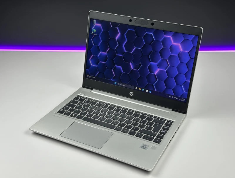 HP ProBook 440 G7 z procesorem i5-10210U i ekranem 14" FHD. Biznesowy laptop z Intel UHD Graphics, złączem USB-C i solidną obudową.