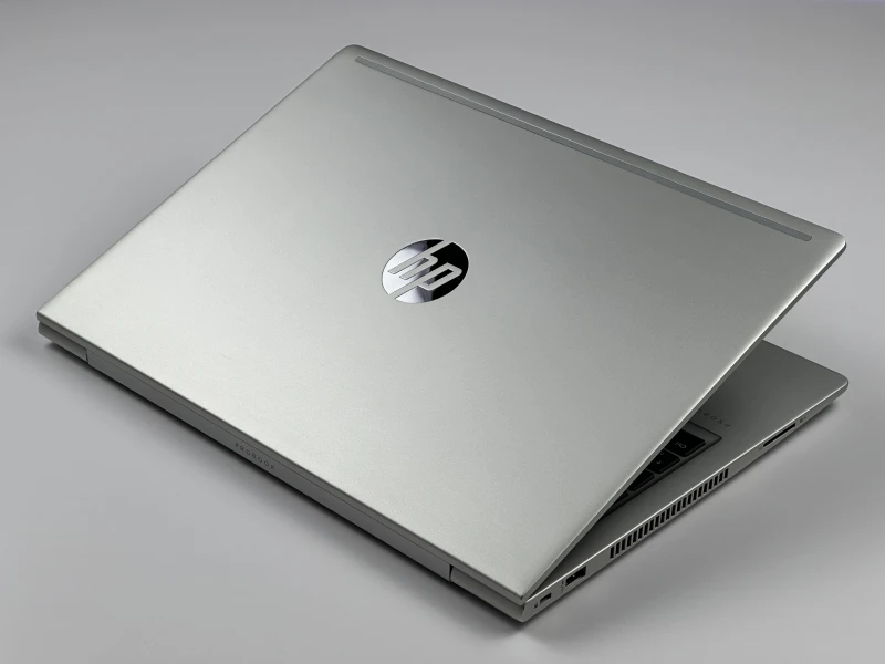 HP ProBook 440 G7 z procesorem i5-10210U i ekranem 14" FHD. Biznesowy laptop z Intel UHD Graphics, złączem USB-C i solidną obudową.