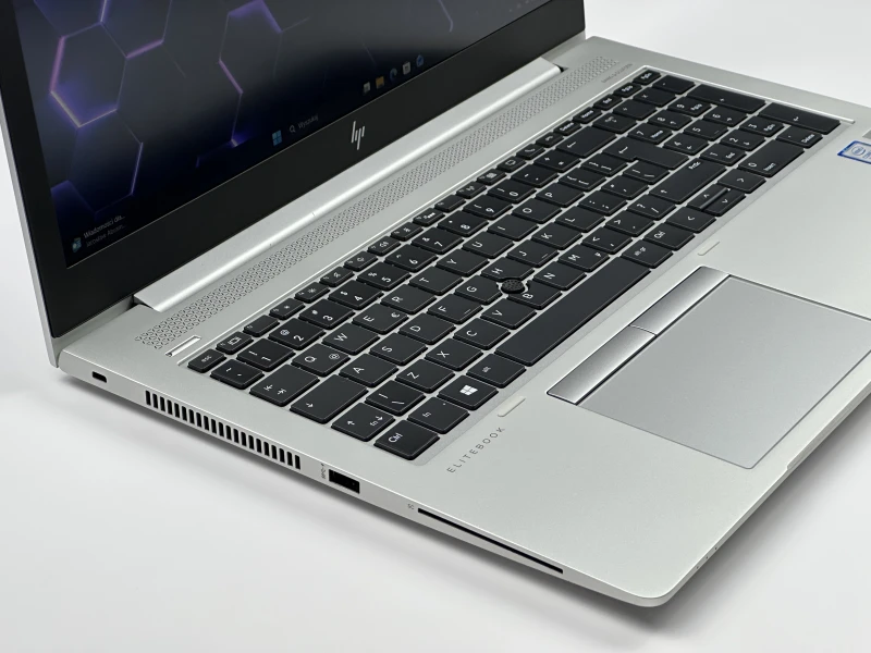 HP EliteBook 850 G5 z procesorem i5-8350U i matrycą FHD – elegancki i wydajny laptop biznesowy, idealny do pracy biurowej i zdalnej.