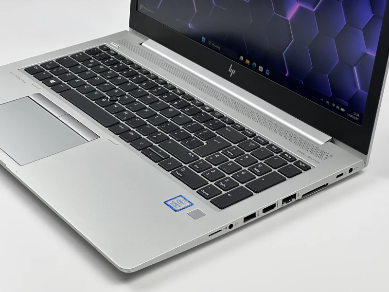 HP EliteBook 850 G5 z procesorem i5-8350U i matrycą FHD – elegancki i wydajny laptop biznesowy, idealny do pracy biurowej i zdalnej.