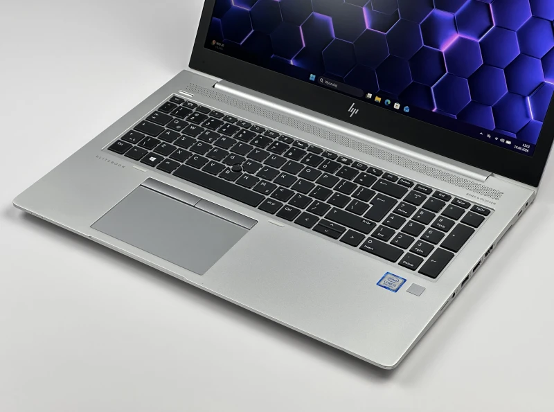 HP EliteBook 850 G5 z procesorem i5-8350U i matrycą FHD – elegancki i wydajny laptop biznesowy, idealny do pracy biurowej i zdalnej.