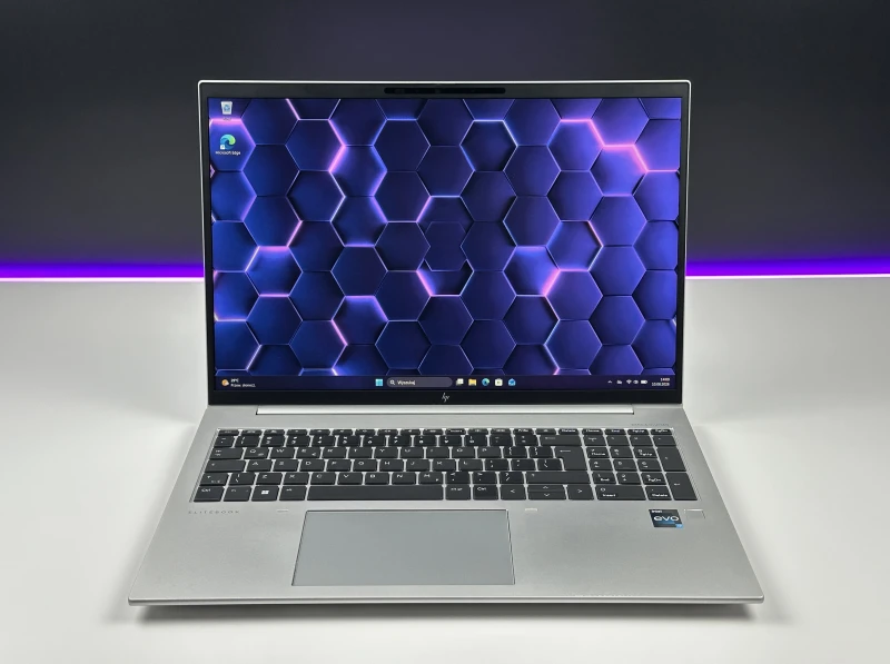 HP EliteBook 860 G9 i7-1270P, 16" FHD+ Sure View – biznesowy laptop z filtrem prywatności, idealny do pracy mobilnej i wrażliwych danych.