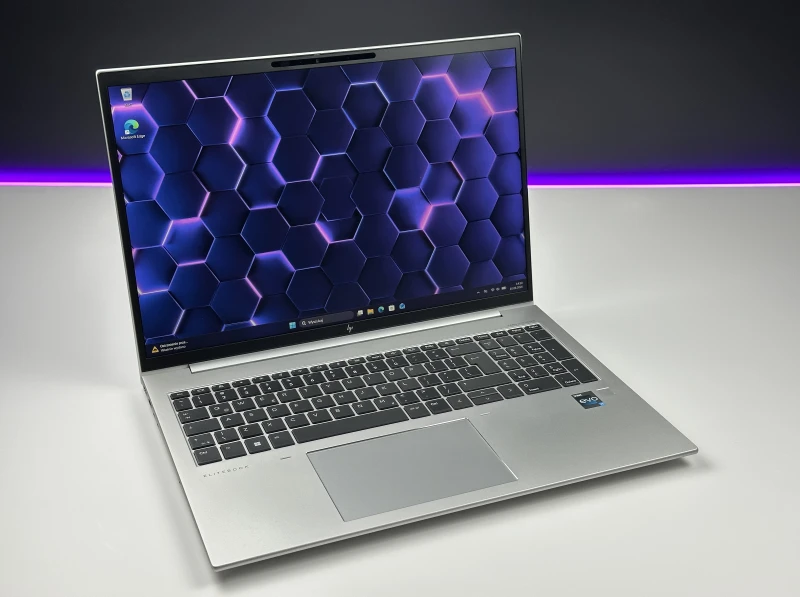 HP EliteBook 860 G9 i7-1270P, 16" FHD+ Sure View – biznesowy laptop z filtrem prywatności, idealny do pracy mobilnej i wrażliwych danych.