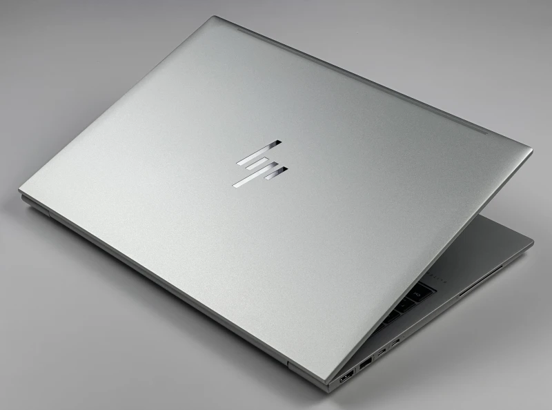 HP EliteBook 860 G9 i7-1270P, 16" FHD+ Sure View – biznesowy laptop z filtrem prywatności, idealny do pracy mobilnej i wrażliwych danych.