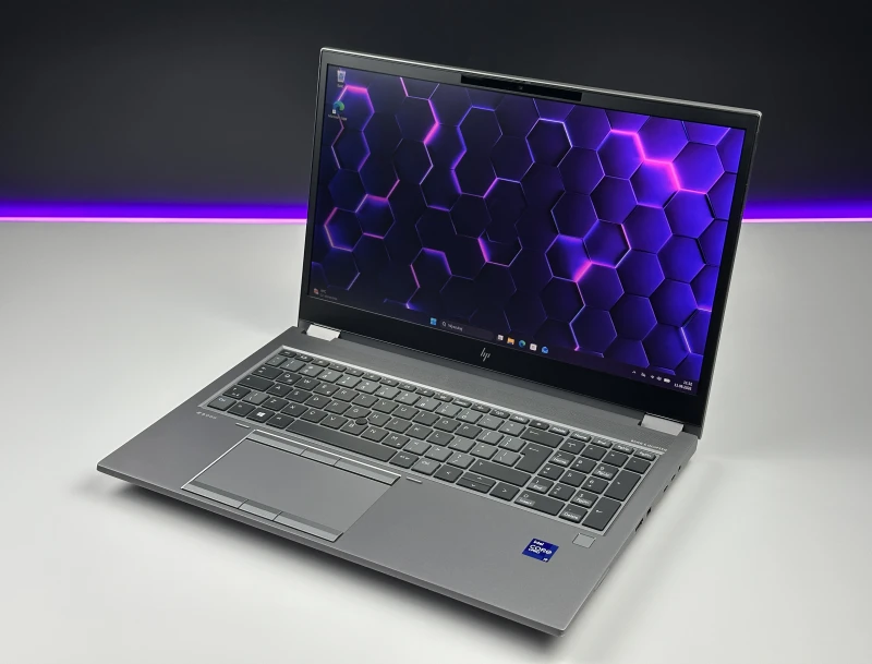 HP ZBook Fury 15 G8 z procesorem i9-11950H, ekranem 15.6" FHD Sure View i RTX A5000 (16GB). Stacja robocza z 4 slotami RAM DDR4.