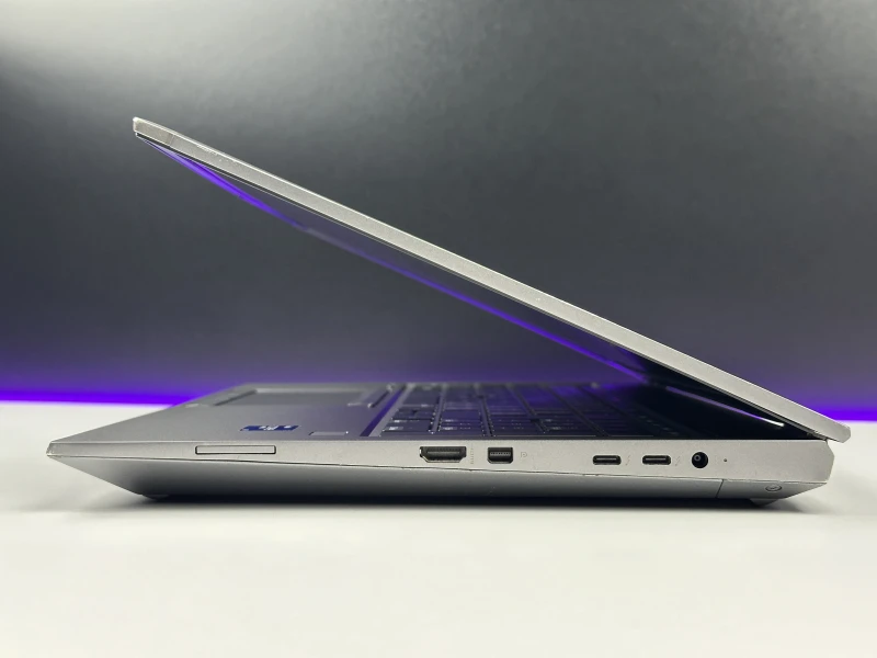 HP ZBook Fury 15 G8 z procesorem i9-11950H, ekranem 15.6" FHD Sure View i RTX A5000 (16GB). Stacja robocza z 4 slotami RAM DDR4.