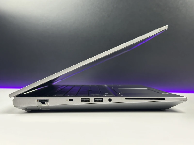 HP ZBook Fury 15 G8 z procesorem i9-11950H, ekranem 15.6" FHD Sure View i RTX A5000 (16GB). Stacja robocza z 4 slotami RAM DDR4.