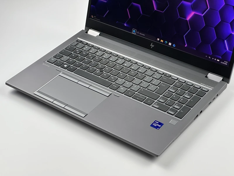 HP ZBook Fury 15 G8 z procesorem i9-11950H, ekranem 15.6" FHD Sure View i RTX A5000 (16GB). Stacja robocza z 4 slotami RAM DDR4.