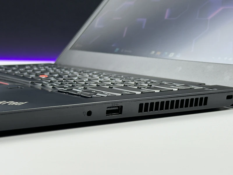 Lenovo ThinkPad L14 Gen 1 z i5-10210U i ekranem FHD – solidny laptop biznesowy z klawiaturą US (PL QWERTY), idealny do pracy biurowej i zdalnej.