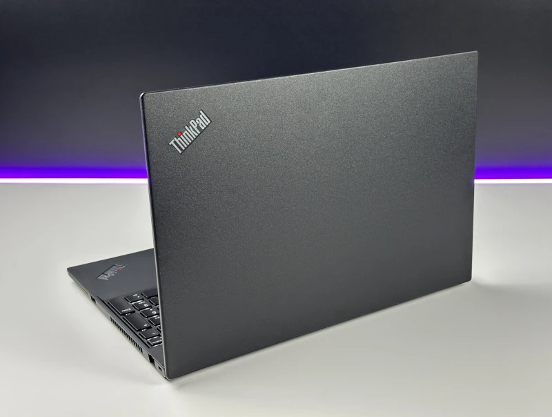 Smukły i wydajny Lenovo ThinkPad T590 z procesorem i5-8265U, matrycą FHD i klawiaturą US – idealny towarzysz do pracy i codziennych zadań. Smukły i wydajny Lenovo ThinkPad T590 z procesorem i5-8265U, matrycą FHD i klawiaturą US – idealny towarzysz do pracy i codziennych zadań.