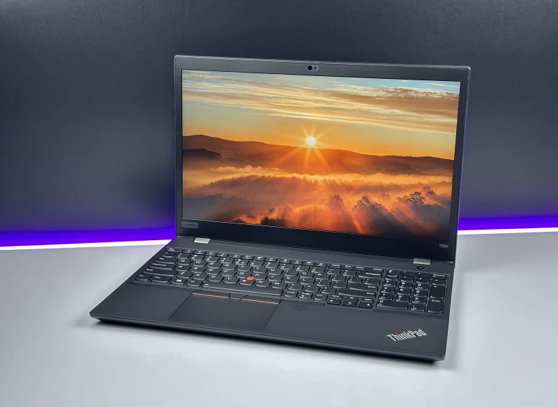 Smukły i wydajny Lenovo ThinkPad T590 z procesorem i5-8265U, matrycą FHD i klawiaturą US – idealny towarzysz do pracy i codziennych zadań. Smukły i wydajny Lenovo ThinkPad T590 z procesorem i5-8265U, matrycą FHD i klawiaturą US – idealny towarzysz do pracy i codziennych zadań.
