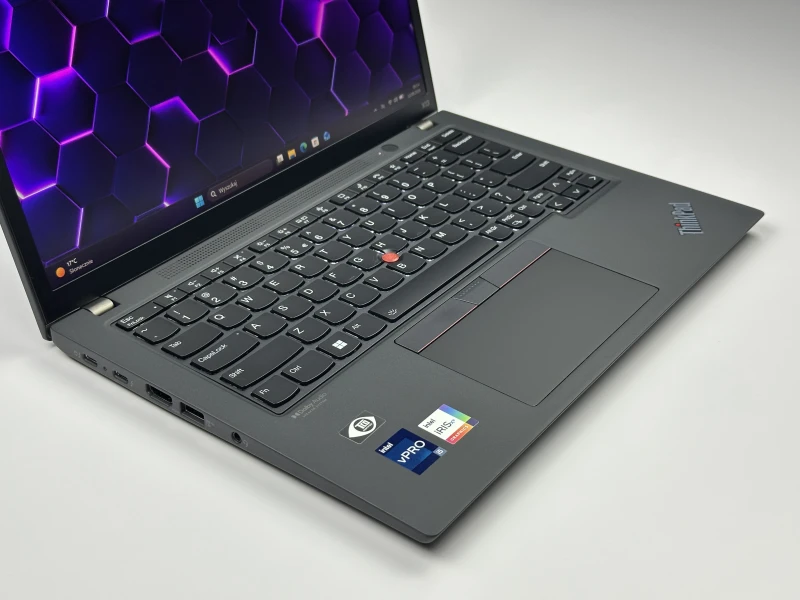 Lenovo ThinkPad X13 Gen 3 – mobilna moc w kompaktowej formie! i5-1245U, 16GB RAM, ekran FHD+. Idealny do pracy w ruchu – lekki i niezawodny!