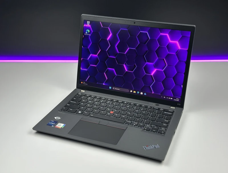 Lenovo ThinkPad X13 Gen 3 – mobilna moc w kompaktowej formie! i5-1245U, 16GB RAM, ekran FHD+. Idealny do pracy w ruchu – lekki i niezawodny!