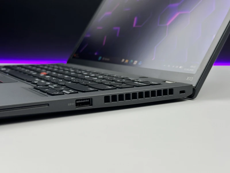 Lenovo ThinkPad X13 Gen 3 – mobilna moc w kompaktowej formie! i5-1245U, 16GB RAM, ekran FHD+. Idealny do pracy w ruchu – lekki i niezawodny!