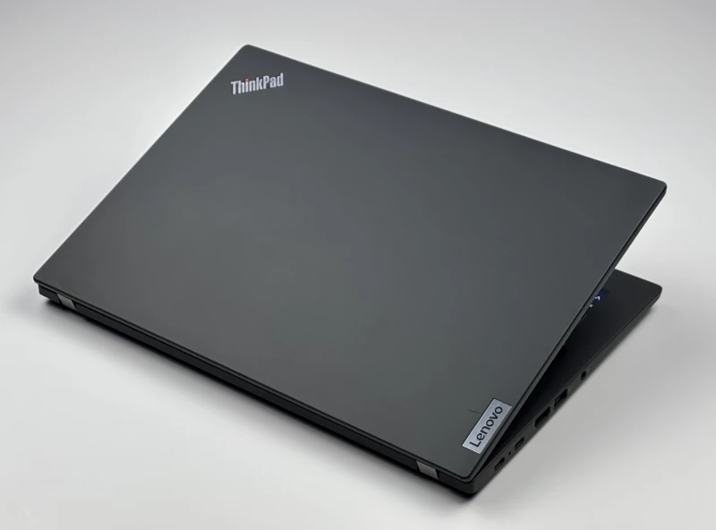 Lenovo ThinkPad X13 Gen 3 – mobilna moc w kompaktowej formie! i5-1245U, 16GB RAM, ekran FHD+. Idealny do pracy w ruchu – lekki i niezawodny!