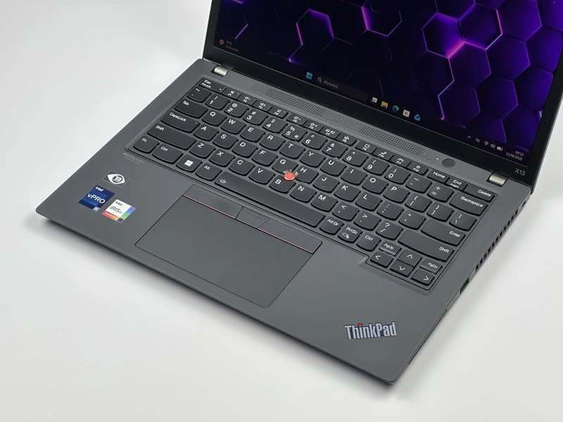 Lenovo ThinkPad X13 Gen 3 – mobilna moc w kompaktowej formie! i5-1245U, 16GB RAM, ekran FHD+. Idealny do pracy w ruchu – lekki i niezawodny!