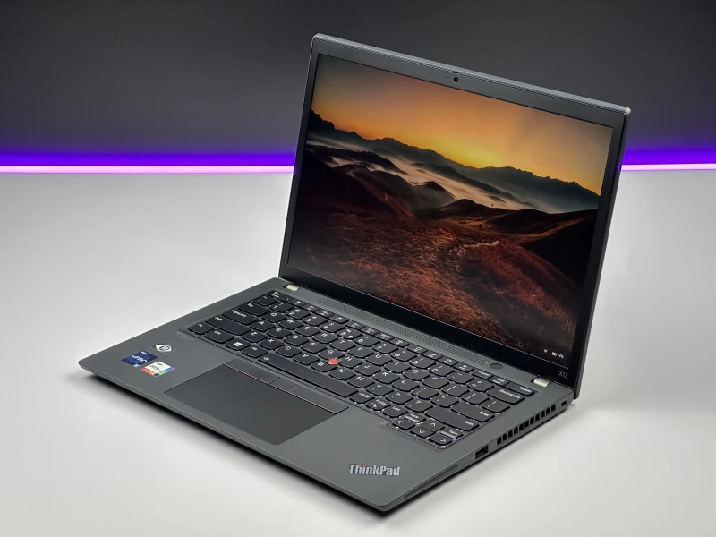 Lenovo ThinkPad X13 Gen 3 – mobilna moc w kompaktowej formie! i5-1245U, 16GB RAM, ekran FHD+. Idealny do pracy w ruchu – lekki i niezawodny!