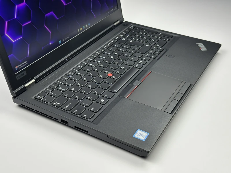 Lenovo ThinkPad P52 z i7-8850H, ekranem 15.6" FHD i Quadro P1000 (4GB). Mobilna stacja robocza do pracy w CAD i projektach 3D.