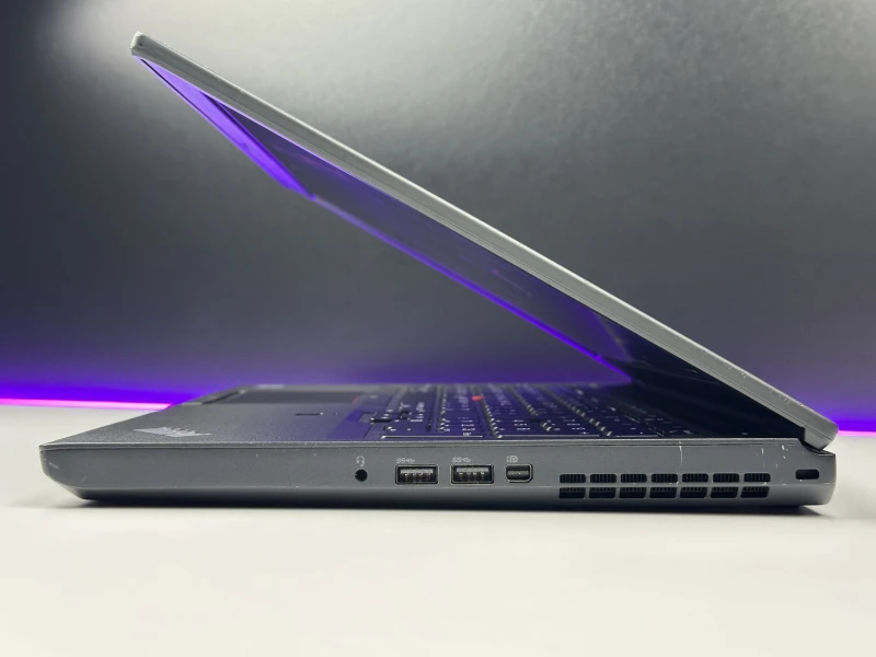 Lenovo ThinkPad P52 z i7-8850H, ekranem 15.6" FHD i Quadro P1000 (4GB). Mobilna stacja robocza do pracy w CAD i projektach 3D.