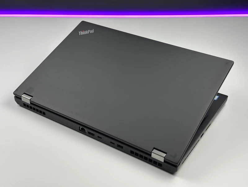 Lenovo ThinkPad P52 z i7-8850H, ekranem 15.6" FHD i Quadro P1000 (4GB). Mobilna stacja robocza do pracy w CAD i projektach 3D.