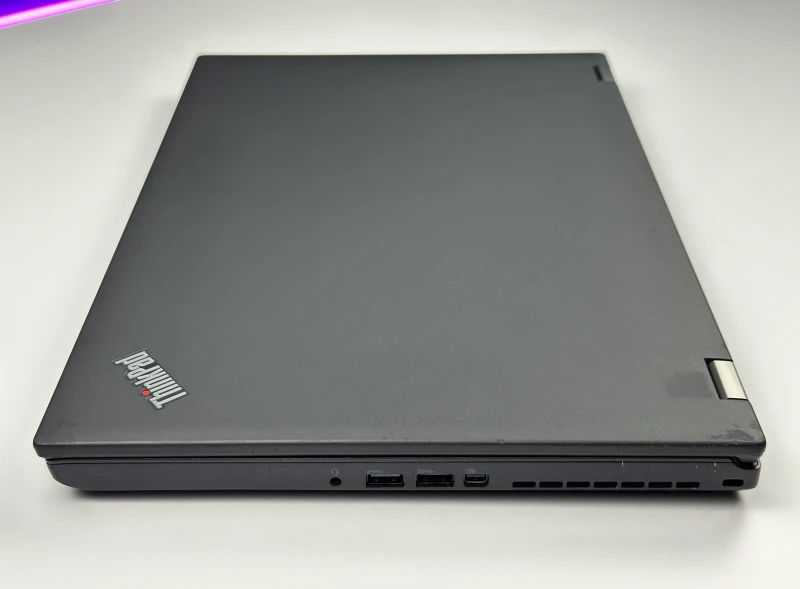 Lenovo ThinkPad P52 z i7-8850H, ekranem 15.6" FHD i Quadro P1000 (4GB). Mobilna stacja robocza do pracy w CAD i projektach 3D.