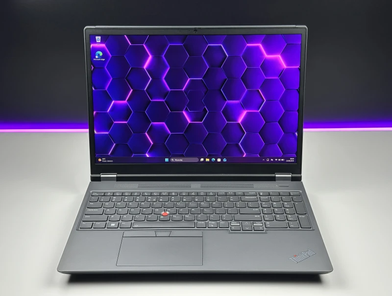 Lenovo ThinkPad P16 Gen 1 z procesorem i7-12850HX, ekranem 16" FHD+ i RTX A1000. Stacja robocza z klawiaturą US i 4 slotami RAM DDR5.